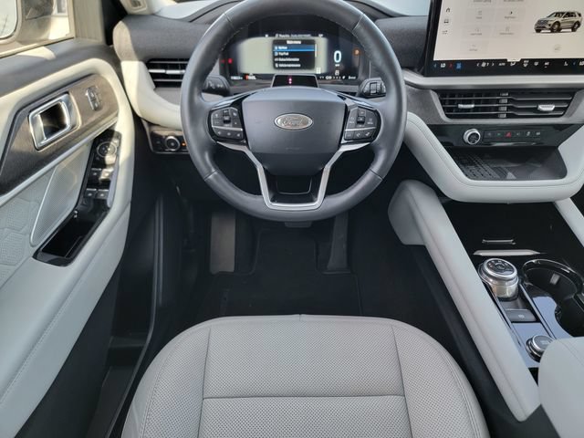 Certified 2025 Ford Explorer Platinum w/ LUX Leather Package AWD/4WD image 32