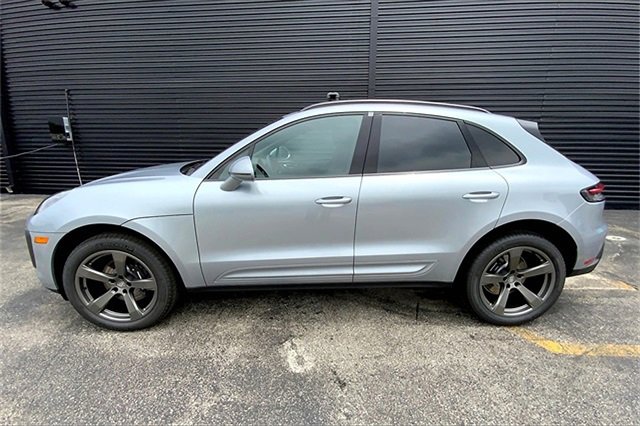 New 2025 Porsche Macan image 2