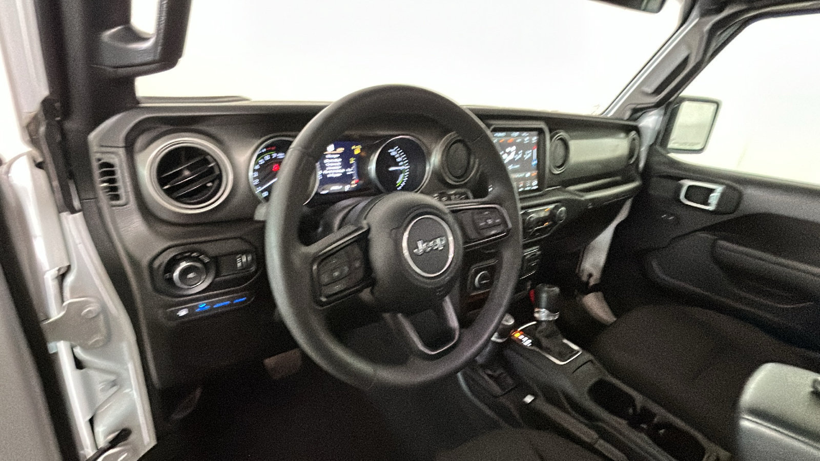 Used 2023 Jeep Wrangler Unlimited w/ Cold Weather Group AWD/4WD image 16