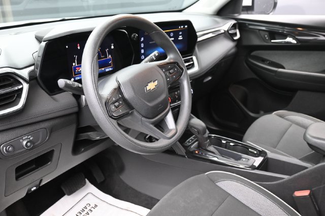 Used 2025 Chevrolet TrailBlazer LT AWD/4WD image 17