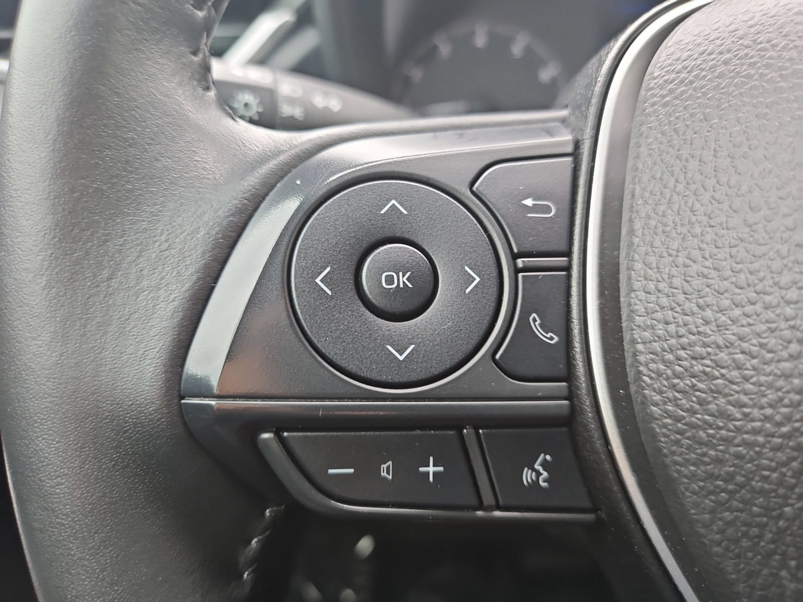 Used 2024 Toyota Corolla Cross LE FWD image 30