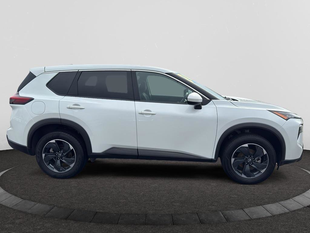 Used 2024 Nissan Rogue SV image 4