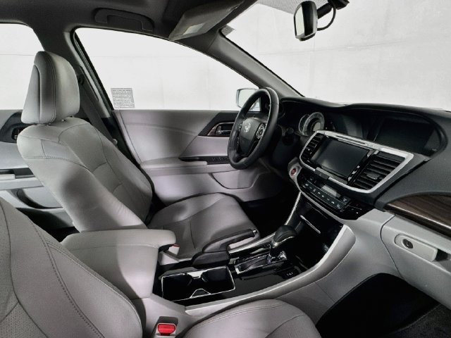 Used 2017 Honda Accord EX-L image 26