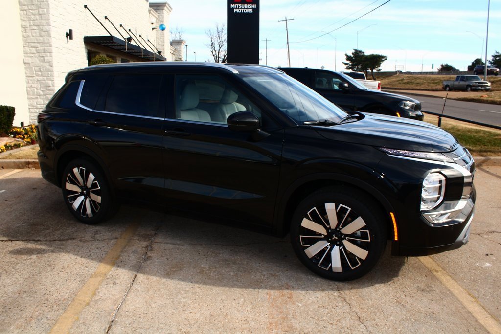 New 2026 Mitsubishi Outlander SEL image 7