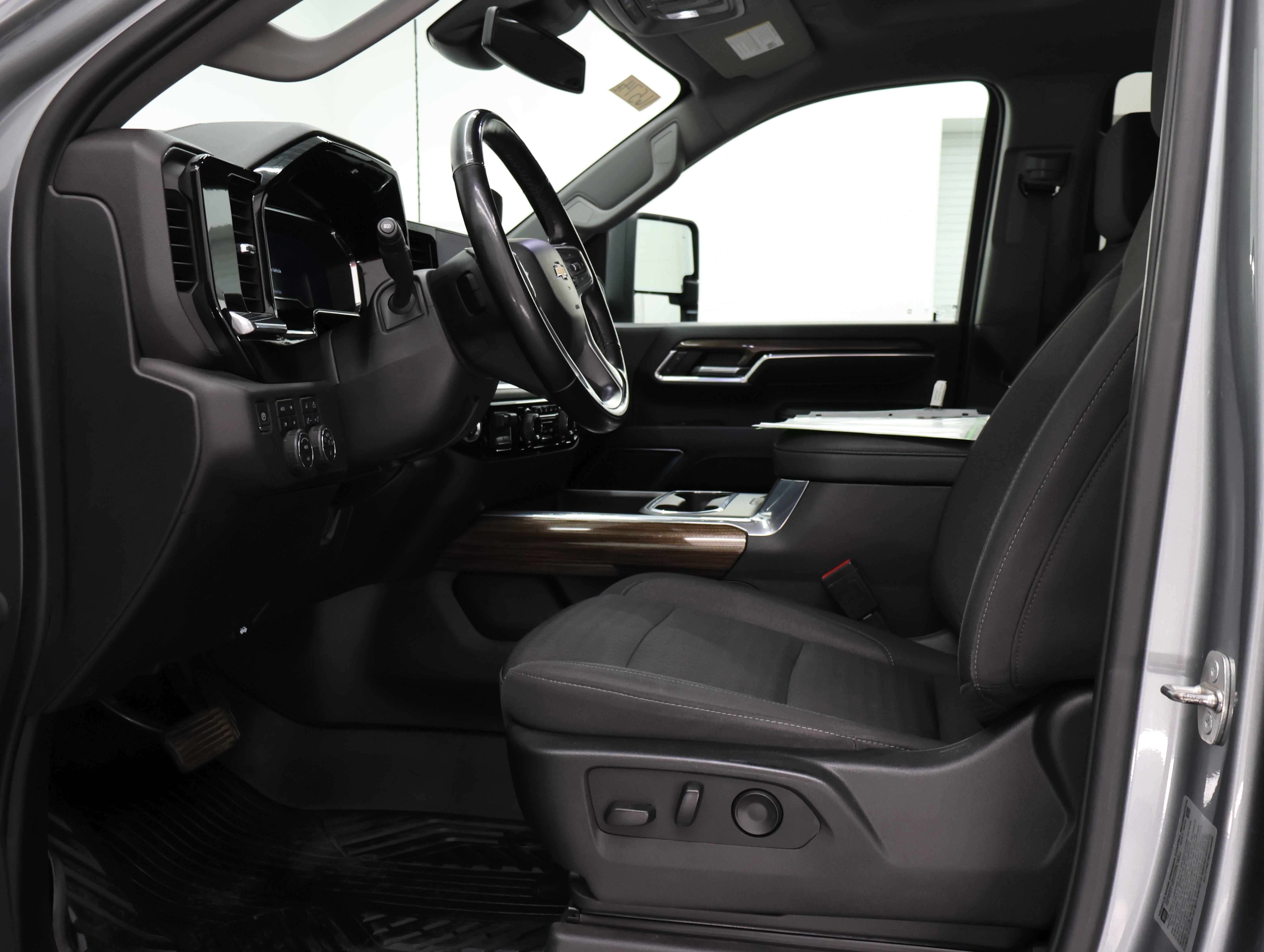 Used 2024 Chevrolet Silverado 2500 LT w/ All Star Edition AWD/4WD image 8