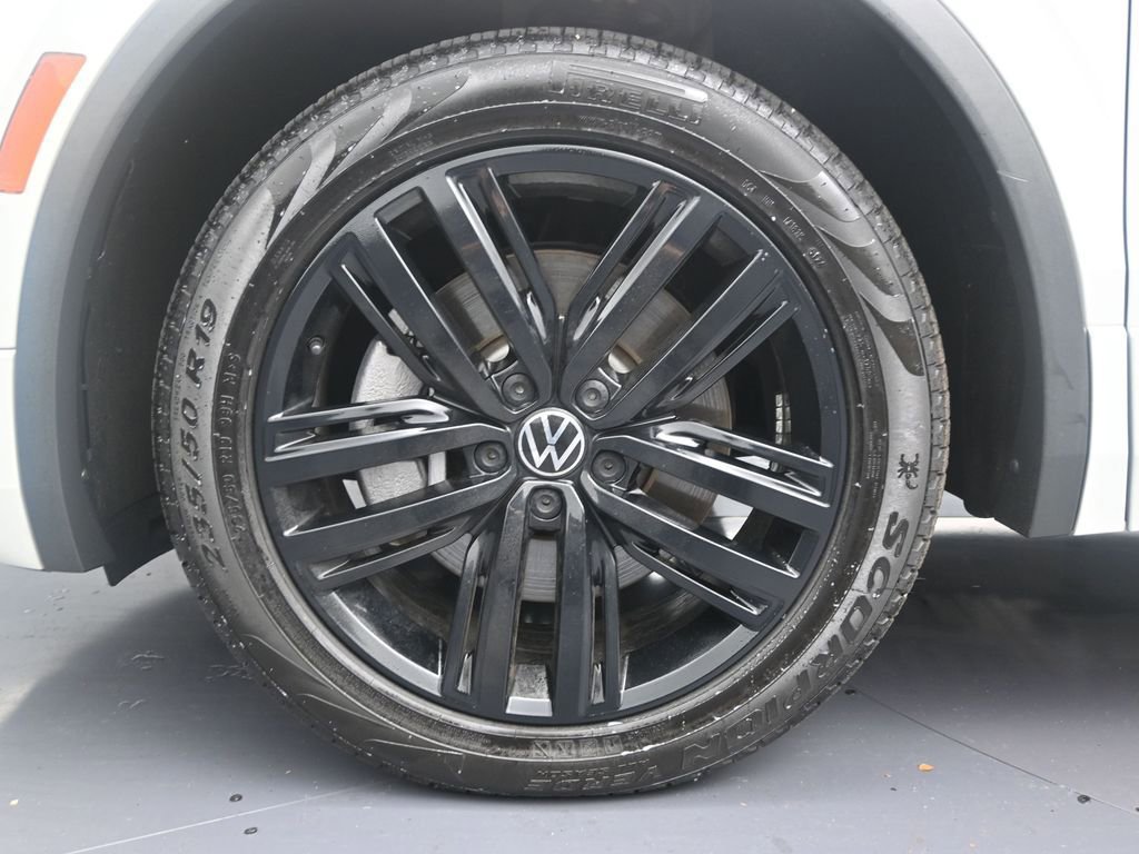 Used 2022 Volkswagen Tiguan SE R-Line image 9