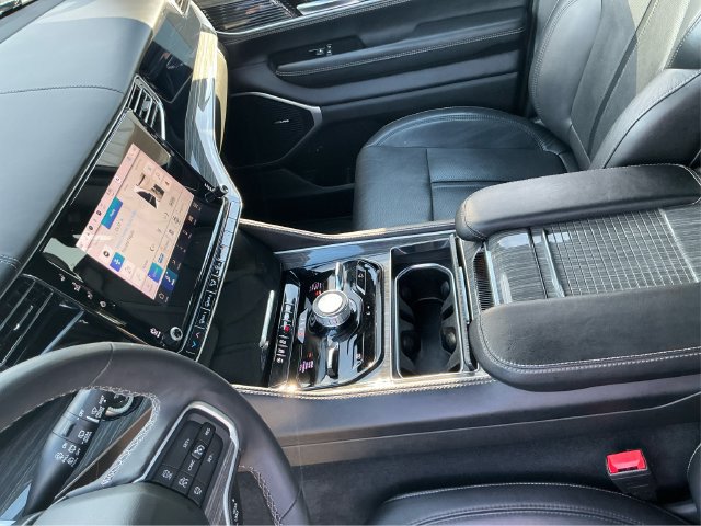 Used 2022 Jeep Wagoneer Series III w/ Flexible Seating Group AWD/4WD image 19