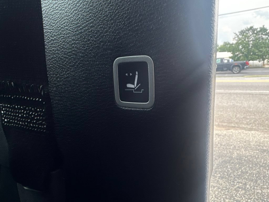 Used 2025 Chrysler Pacifica Limited FWD image 23