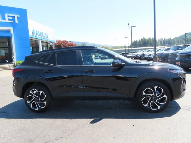 Used 2026 Chevrolet Trax RS w/ Sunroof Package FWD image 9