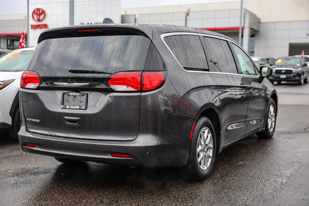 Used 2022 Chrysler Voyager LX FWD image 24
