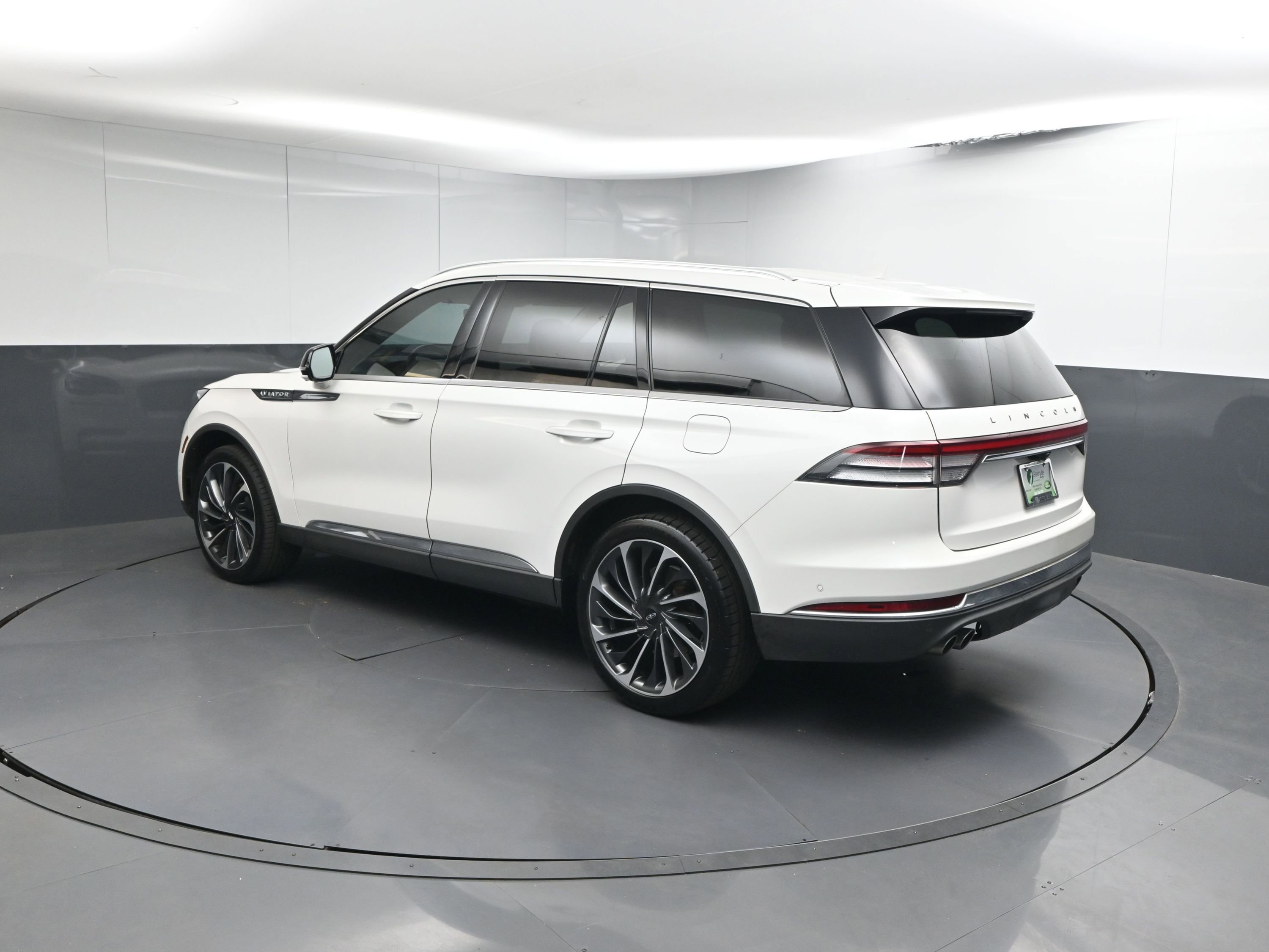 Used 2022 Lincoln Aviator Reserve w/ Equipment Group 201A image 3