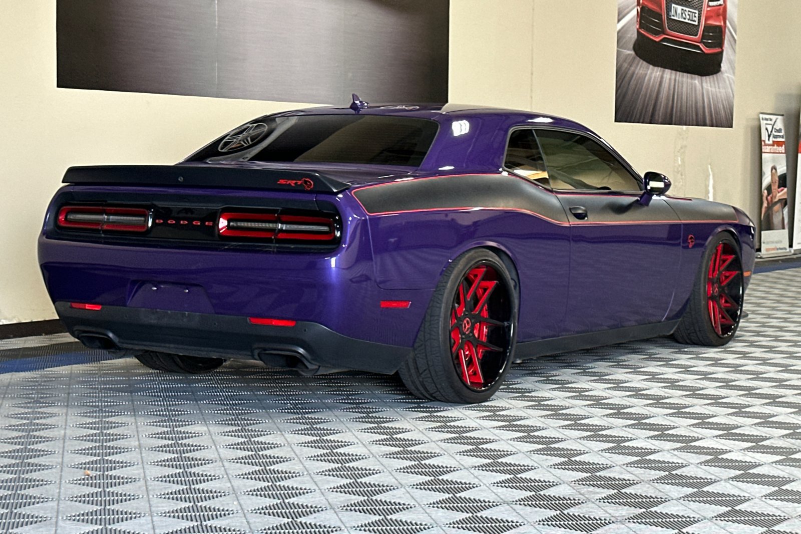 Used 2016 Dodge Challenger SRT Hellcat RWD image 4