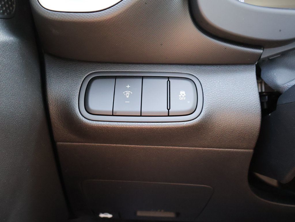 Used 2025 Hyundai Venue SEL FWD image 30