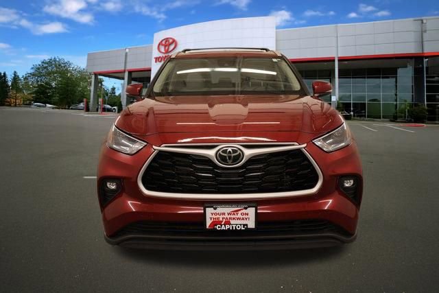 Used 2022 Toyota Highlander XLE AWD/4WD image 6