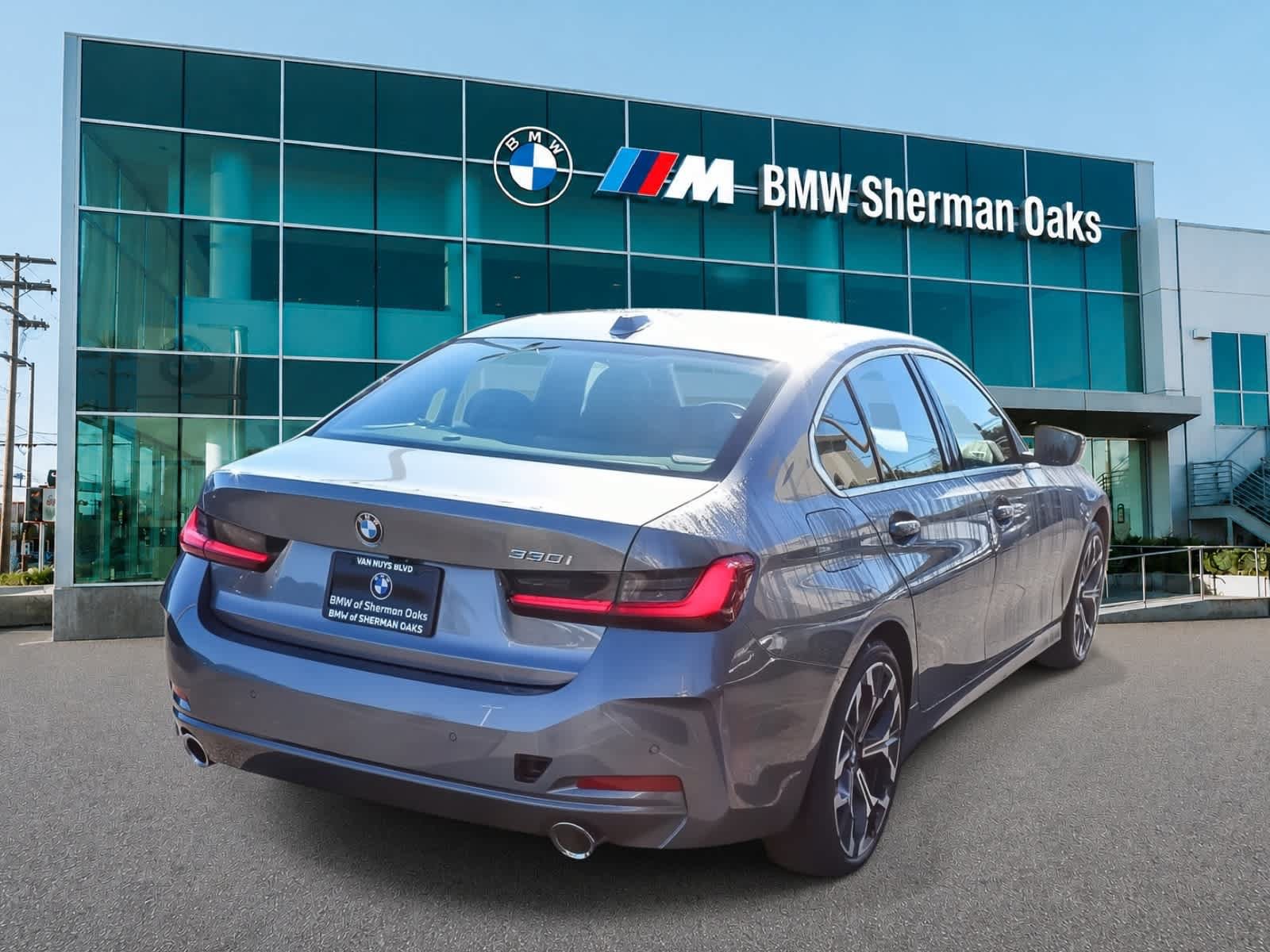 Used 2026 BMW 330i Sedan w/ Premium Package RWD image 4