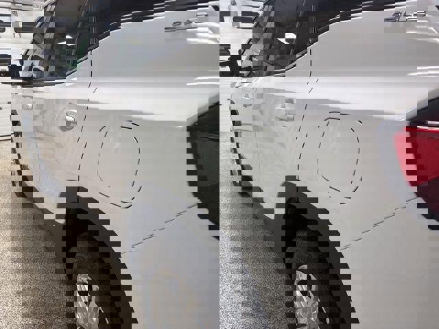 Used 2024 GMC Terrain SLE w/ Driver Convenience Package image 10