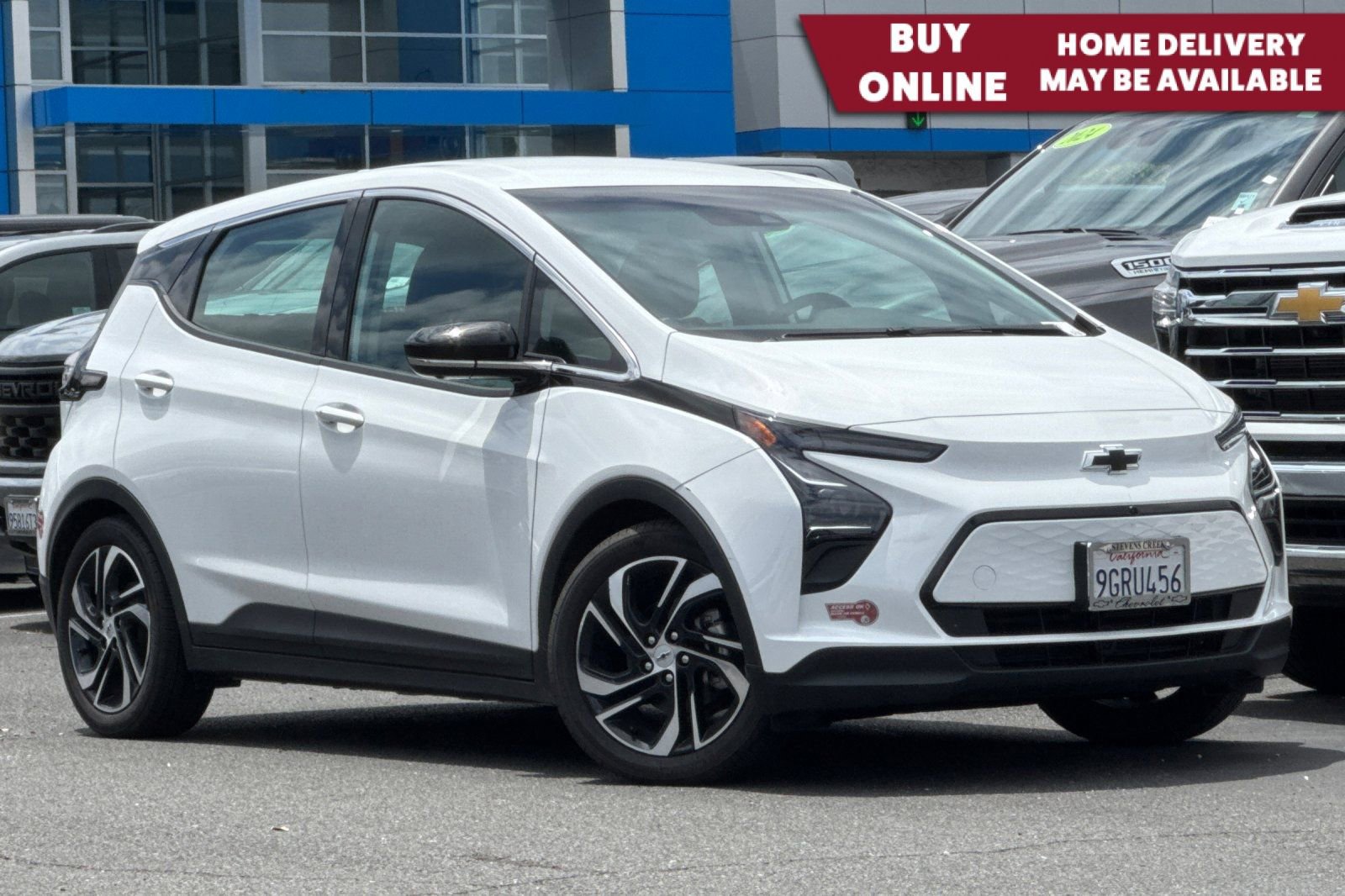 Used 2023 Chevrolet Bolt LT w/ Infotainment Package FWD image 1