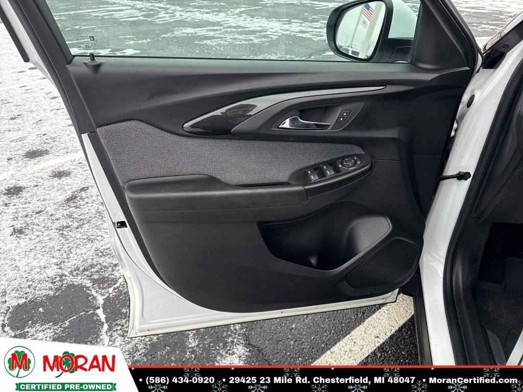 Used 2022 Chevrolet TrailBlazer LT w/ LPO, Blackout Package image 9