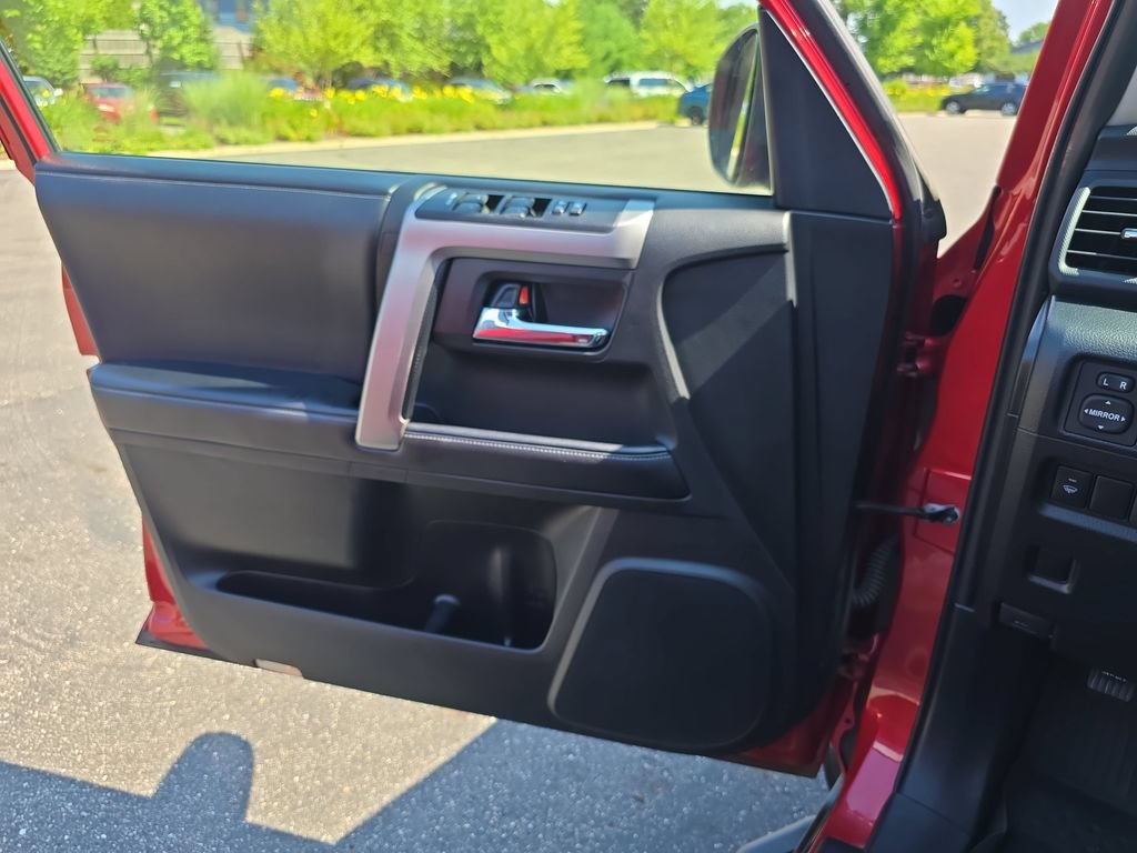 Certified 2019 Toyota 4Runner SR5 Premium AWD/4WD image 31