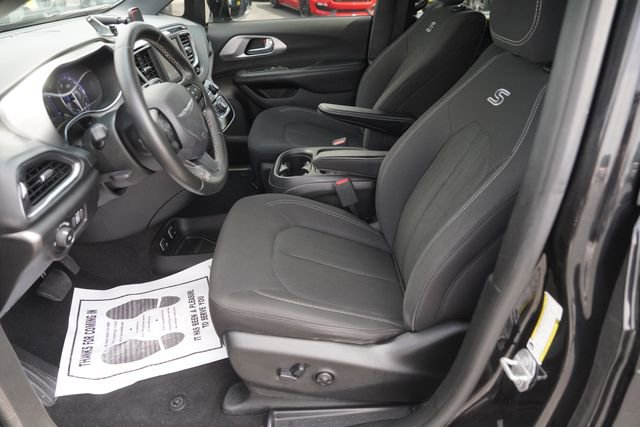 Used 2019 Chrysler Pacifica Touring Plus w/ S Appearance Package FWD image 9