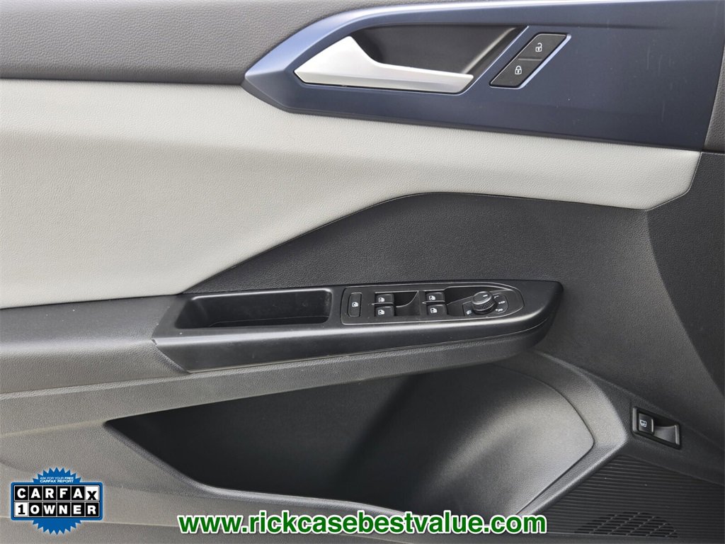 Used 2023 Volkswagen Taos SE image 33