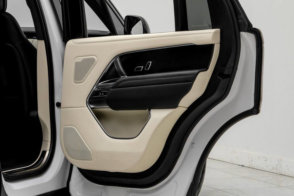 Used 2022 Land Rover Range Rover Long Wheelbase SE image 39