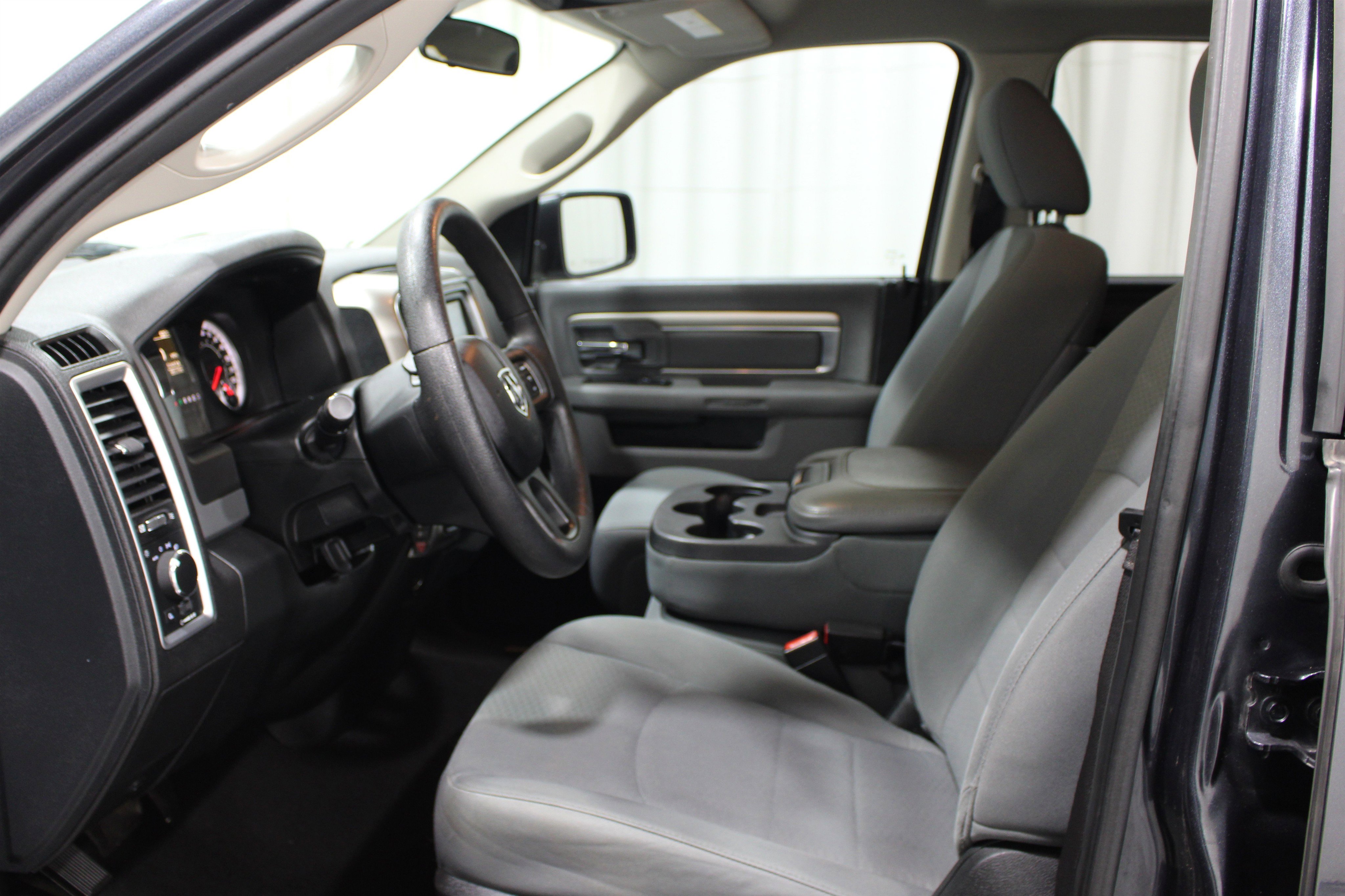 Used 2017 RAM 1500 Classic SLT image 3