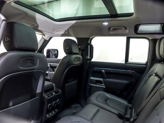Used 2022 Land Rover Defender 110 SE AWD/4WD image 12