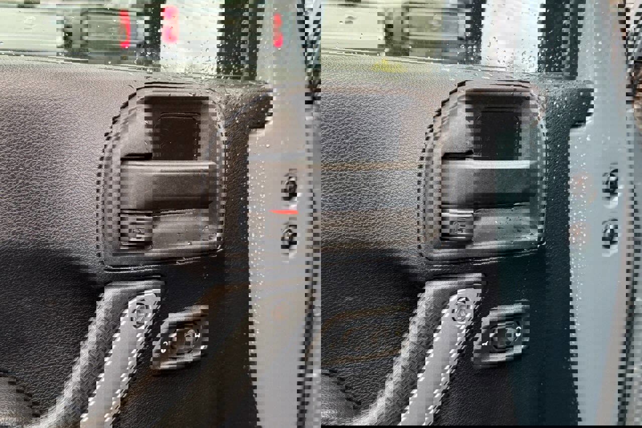 Used 2015 Jeep Wrangler Unlimited Sahara w/ Connectivity Group image 12