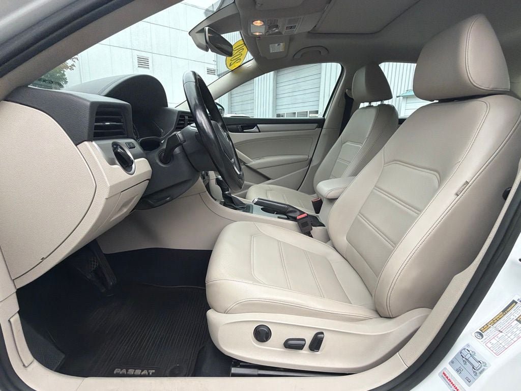 Used 2020 Volkswagen Passat 2.0T SE FWD image 15