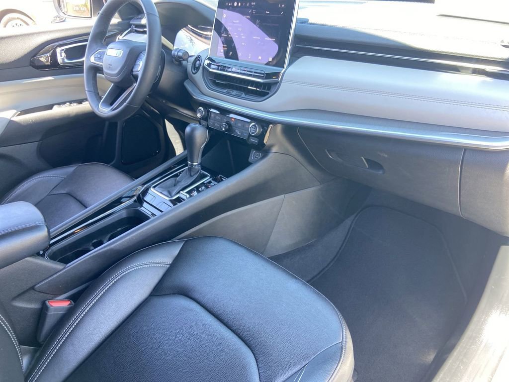 Used 2025 Jeep Compass Limited AWD/4WD image 24