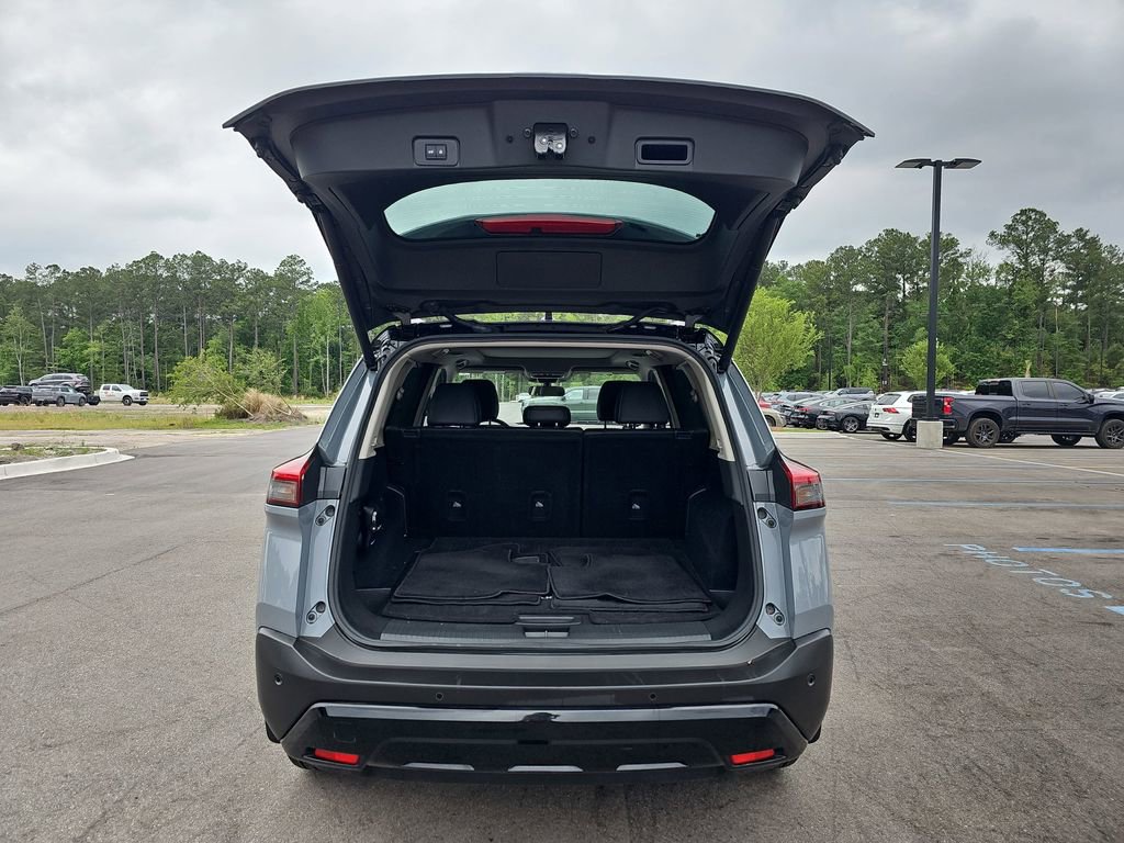 Used 2023 Nissan Rogue SV w/ SV Premium B Package FWD image 17
