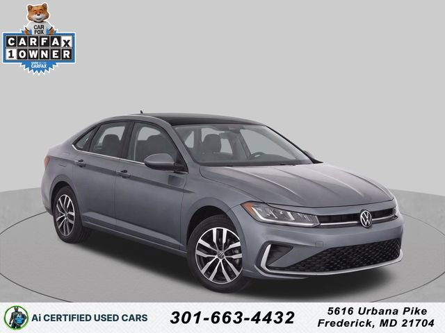 Used 2025 Volkswagen Jetta SE FWD image 1