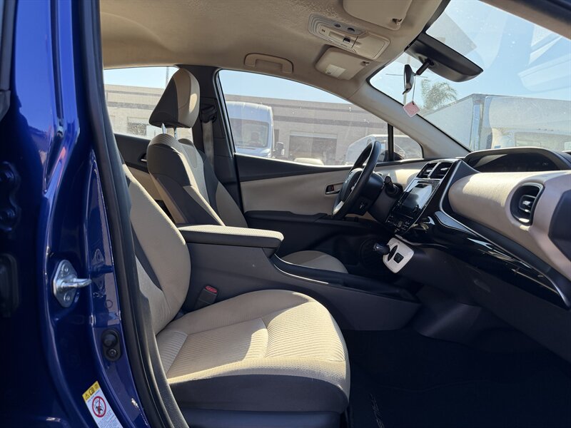 Used 2017 Toyota Prius One FWD image 10