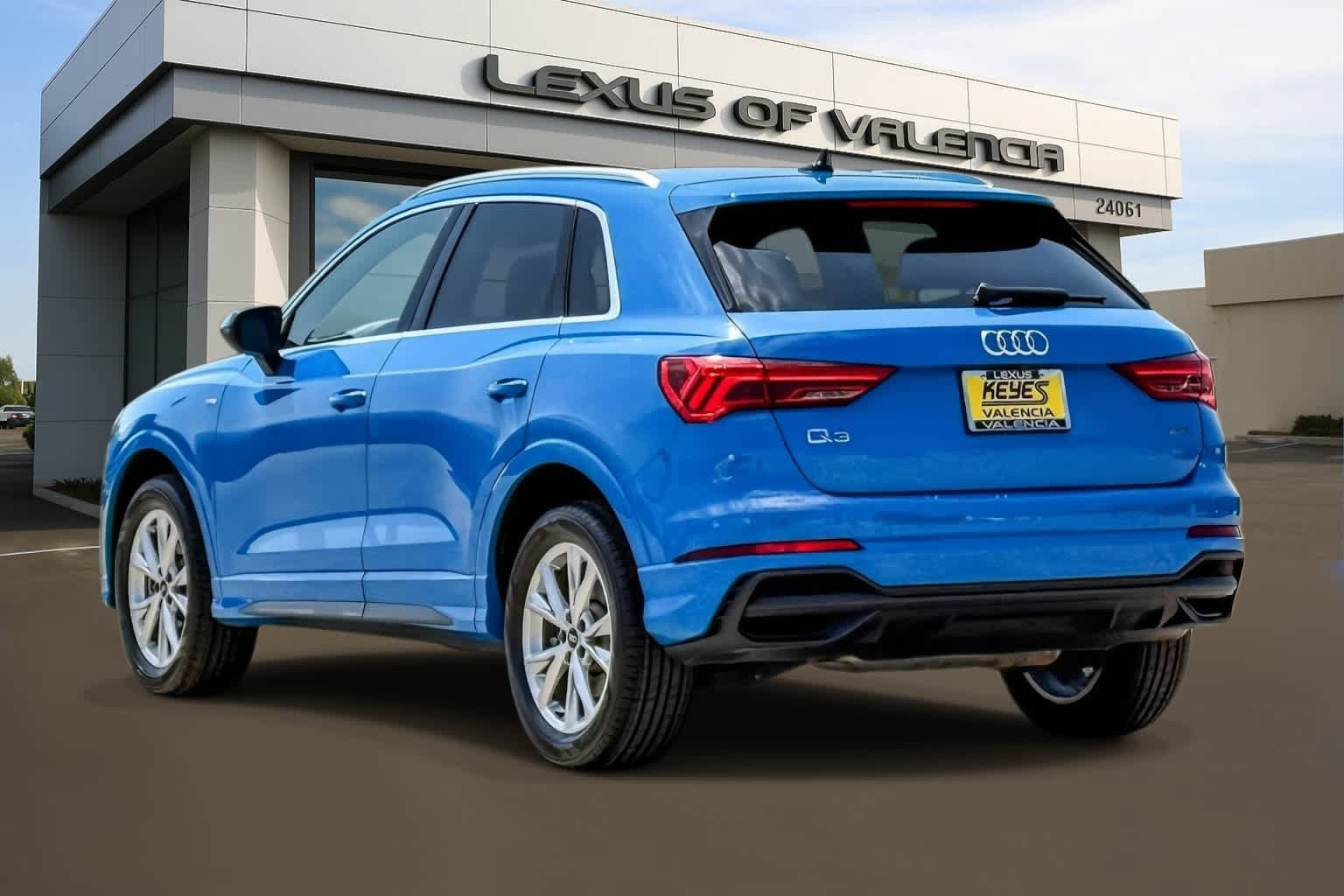 Used 2023 Audi Q3 2.0T Premium AWD/4WD image 2