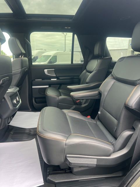 Used 2025 Ford Expedition Tremor AWD/4WD image 17