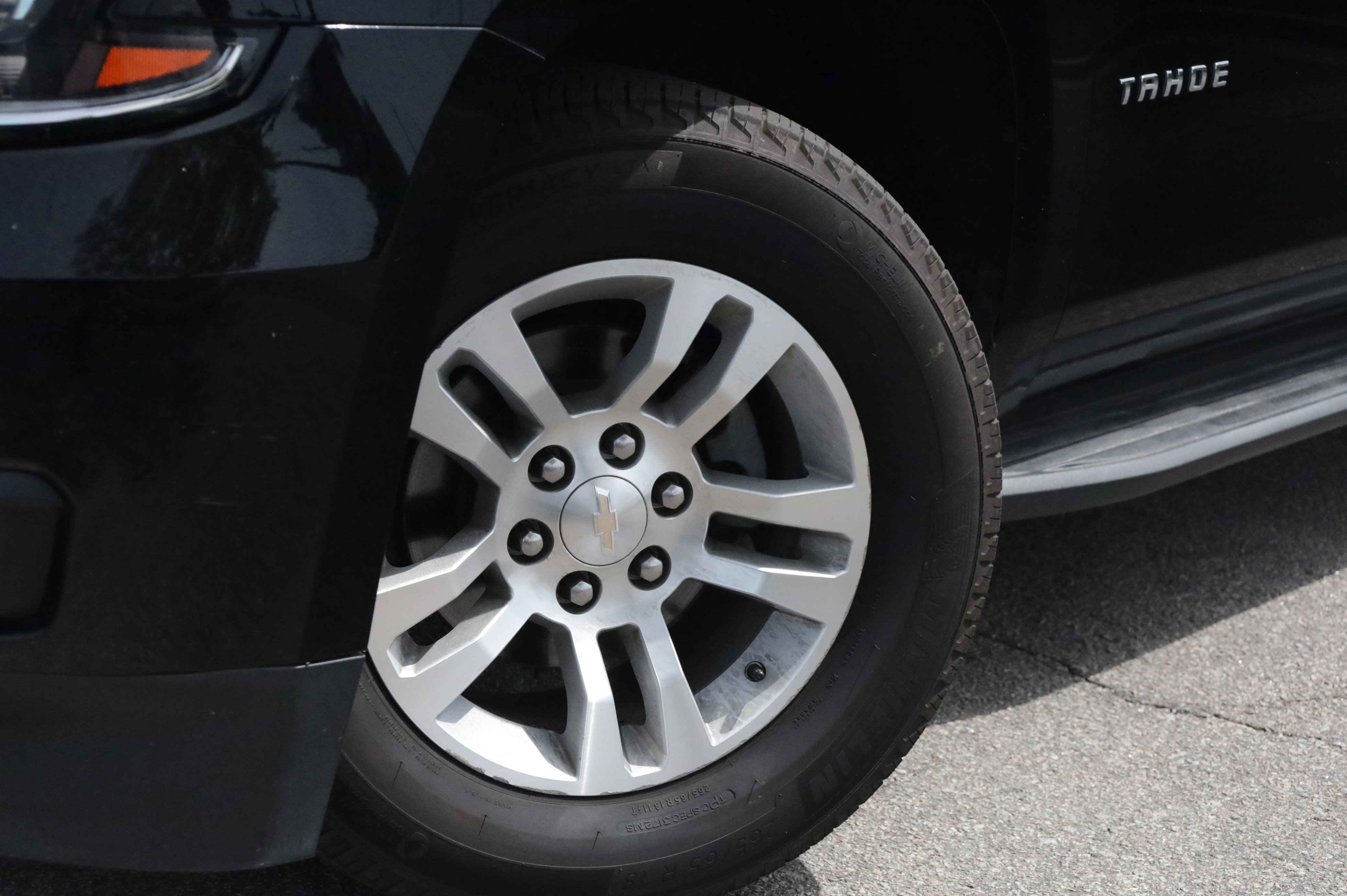 Used 2018 Chevrolet Tahoe LS w/ Enhanced Driver Alert Package RWD image 14