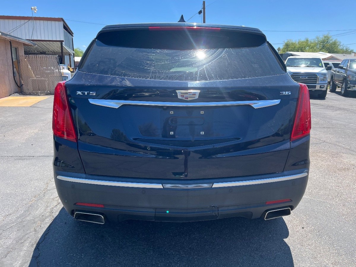 Used 2017 Cadillac XT5 Luxury w/ Driver Awareness Package FWD image 4