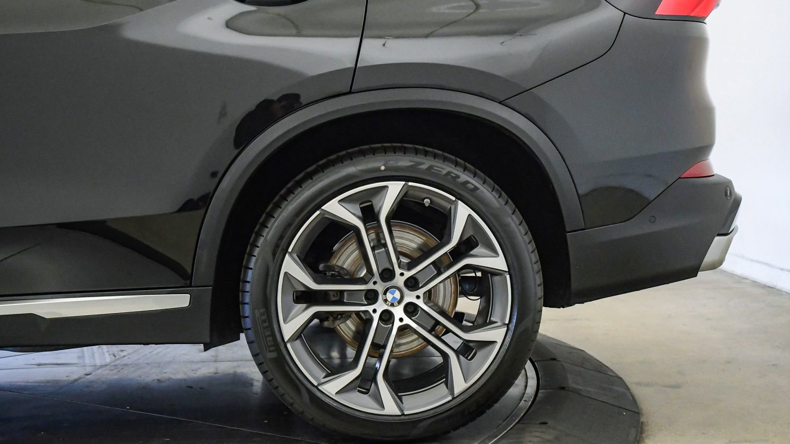 Certified 2024 BMW X5 sDrive40i w/ Parking Assistance Package RWD image 11