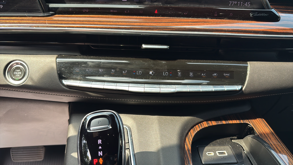 Used 2021 Cadillac Escalade Luxury AWD/4WD image 37