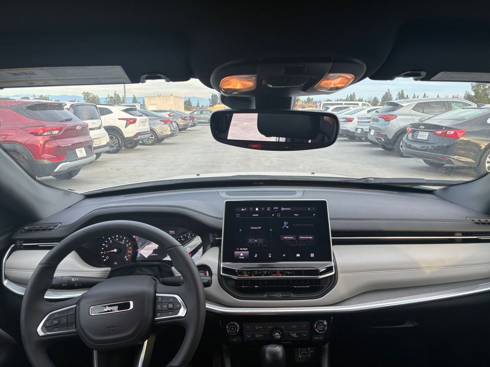 Used 2025 Jeep Compass Limited image 34