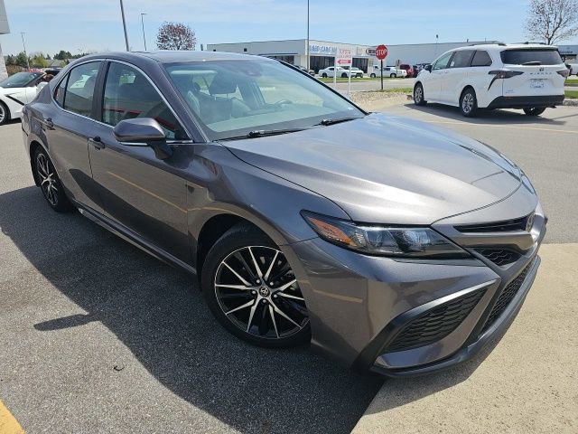 Used 2024 Toyota Camry SE w/ Convenience Package FWD image 3