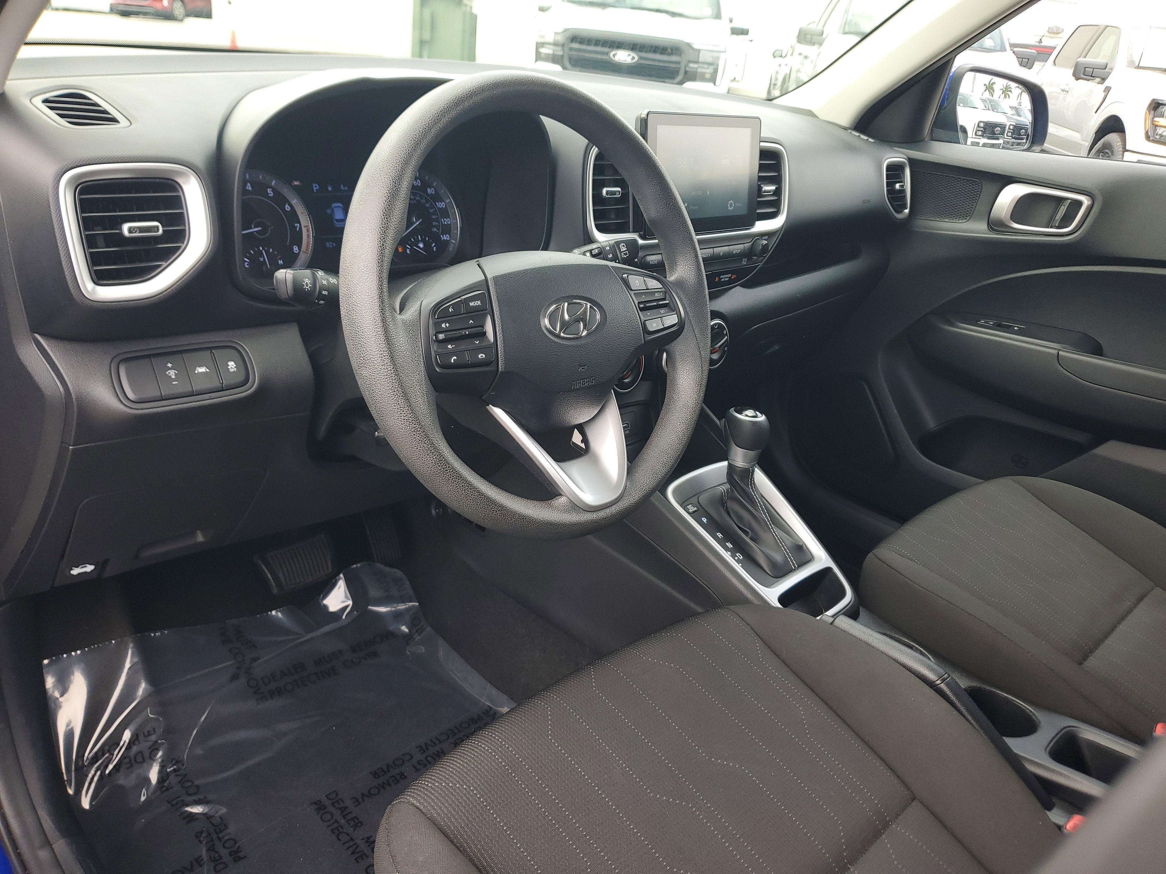 Used 2021 Hyundai Venue SE FWD image 9