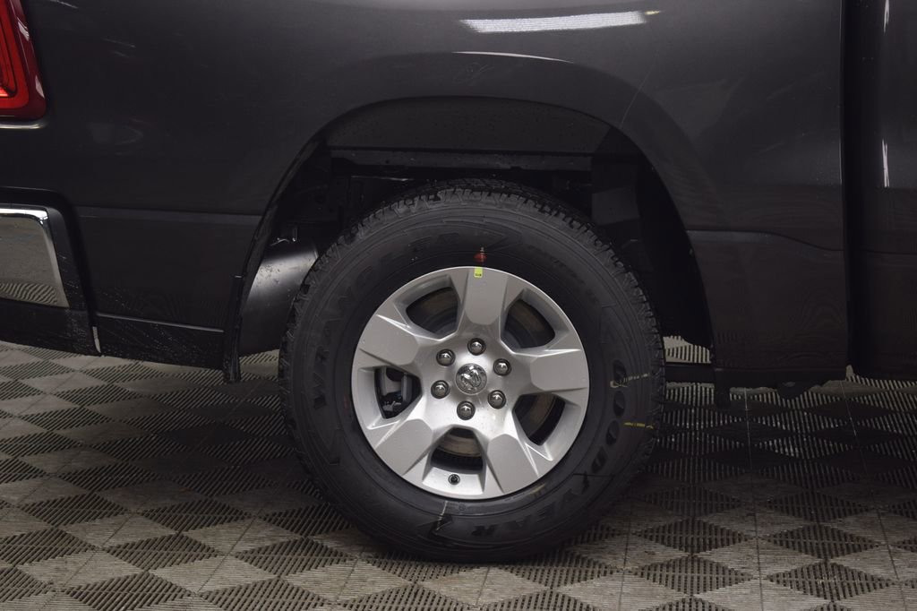 New 2026 RAM 1500 4x4 Crew Cab image 8