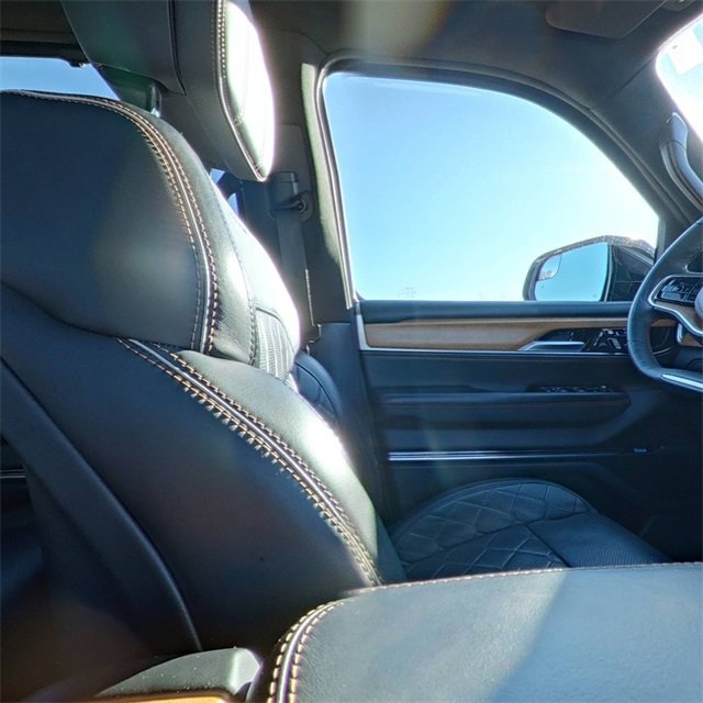 Used 2024 Jeep Grand Wagoneer L Series III image 30