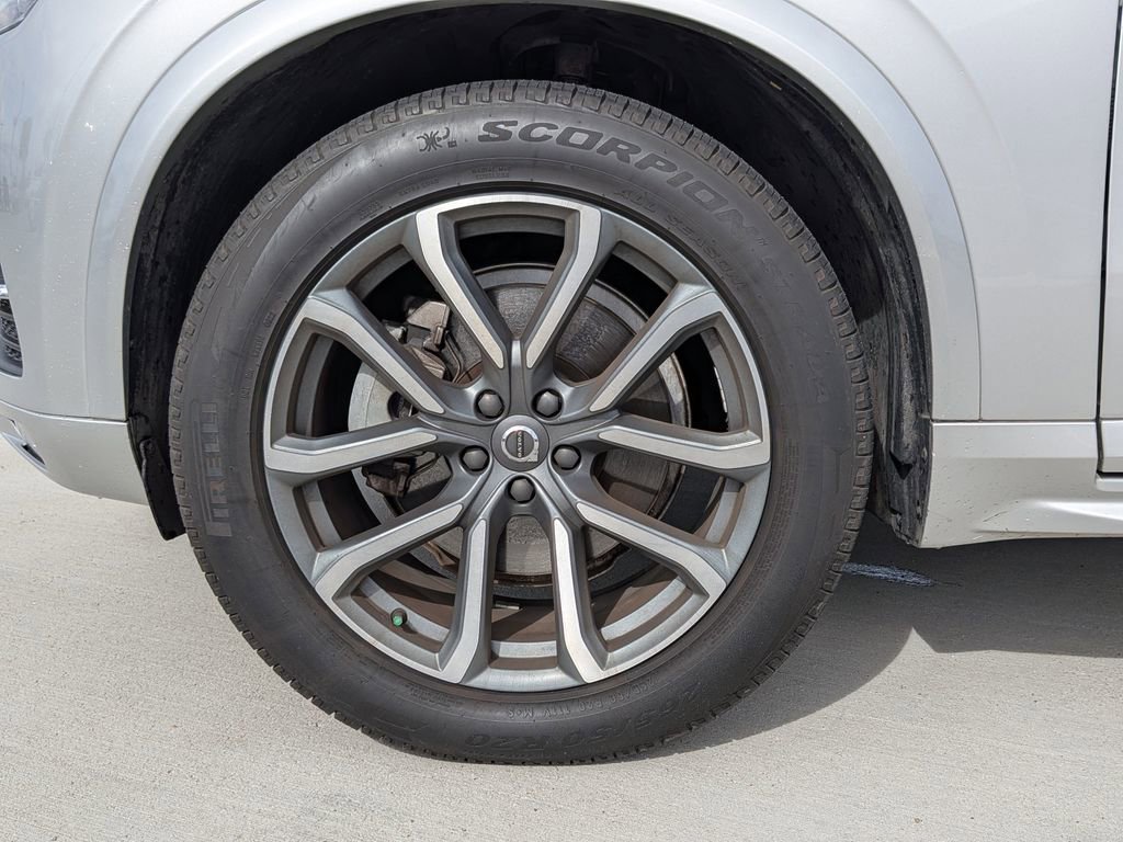 Used 2019 Volvo XC90 T5 Momentum w/ Protection Package Premier image 9