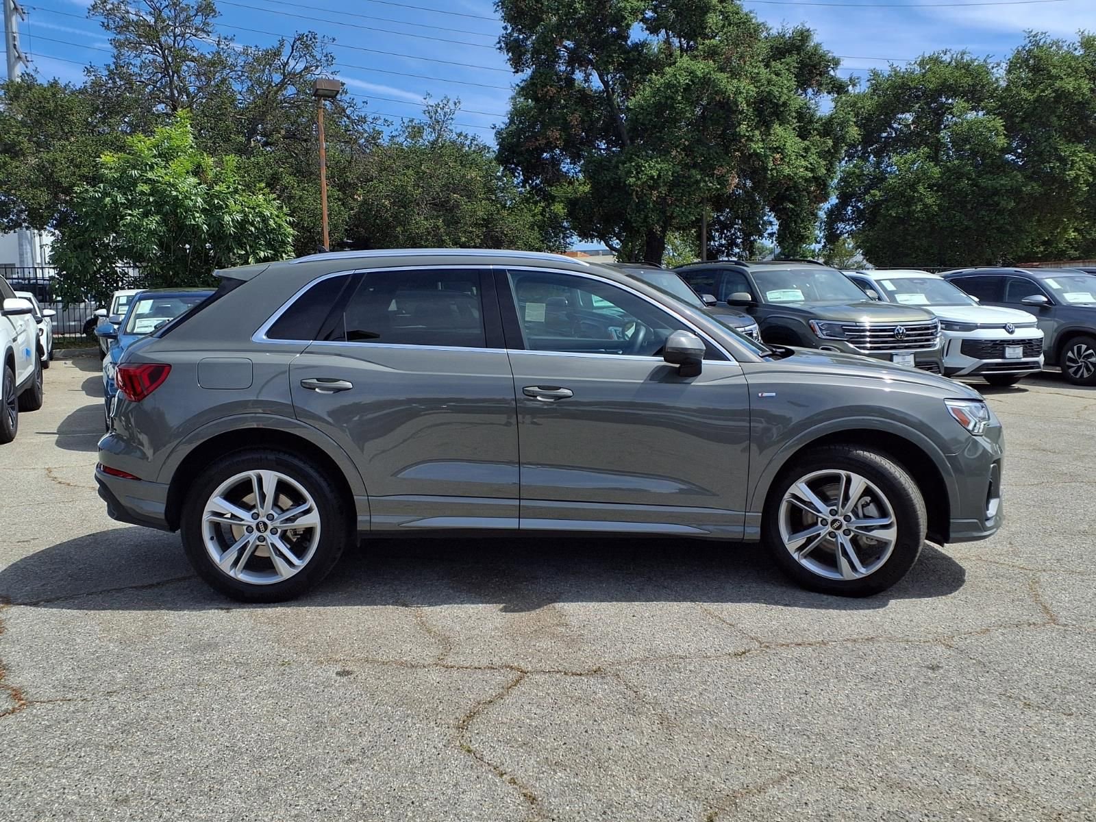 Used 2023 Audi Q3 2.0T Premium w/ Convenience Package image 3