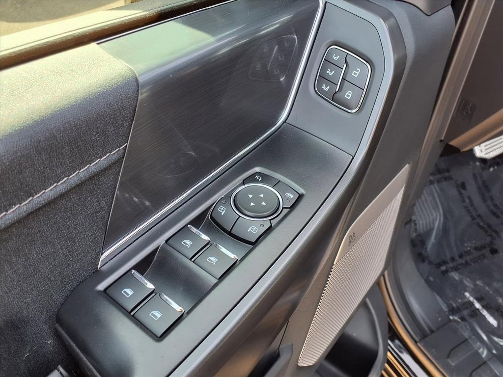 Used 2025 Ford F150 Lariat w/ Equipment Group 501A Mid image 25