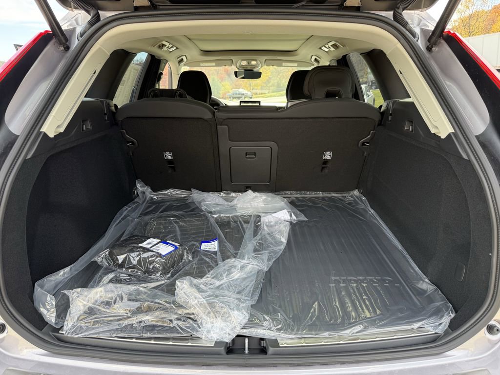 New 2026 Volvo XC60 B5 Plus w/ Protection Package Premier image 12