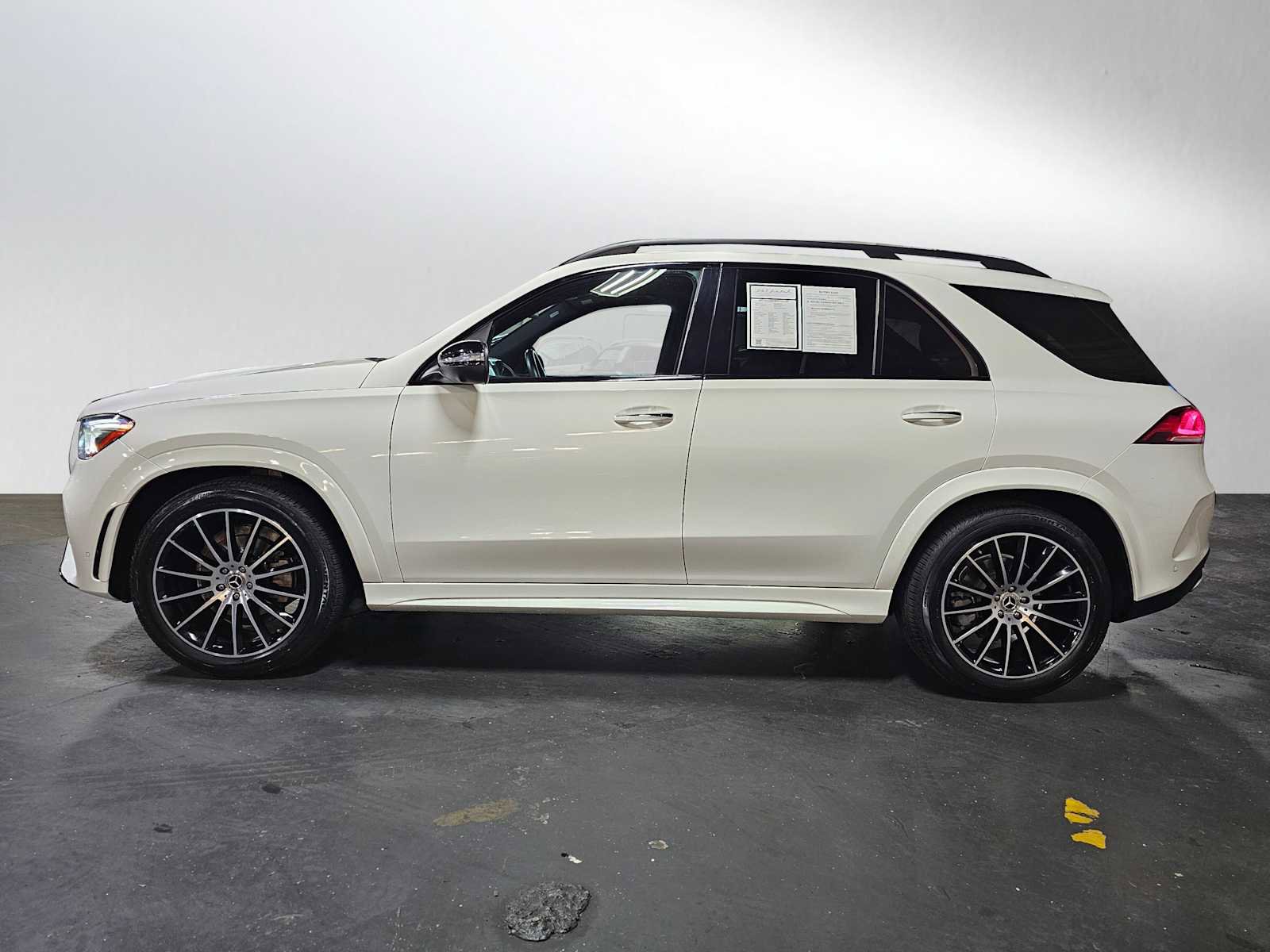 Used 2022 Mercedes-Benz GLE 350 w/ AMG Line Exterior image 6